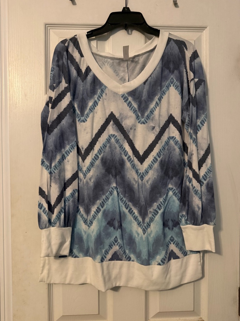 Honeyme Ladies Blue‎ Chevron V-Neck Pullover M